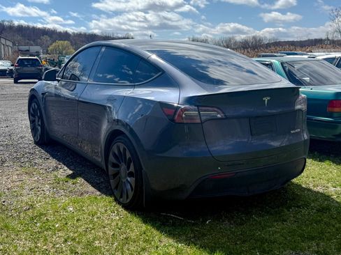 Used 2024 Tesla Model Y Performance image 4