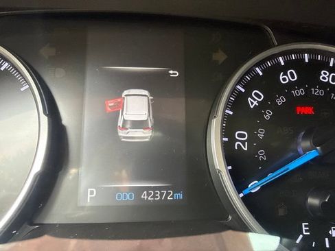 Used 2019 Toyota RAV4 XLE w/ Carpet Mat Package AWD/4WD image 12