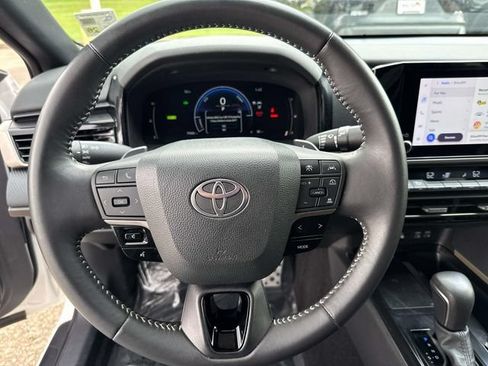 Used 2025 Toyota Camry SE FWD image 23