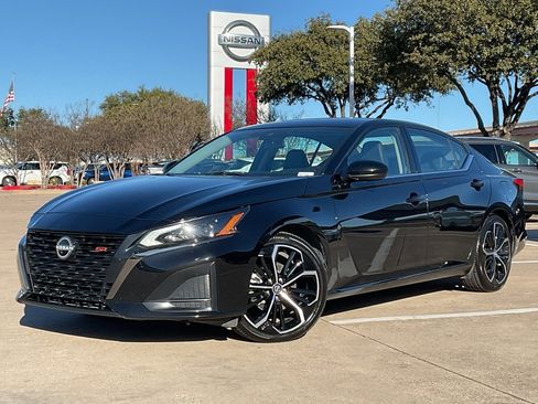 Certified 2025 Nissan Altima 2.5 SR image 2