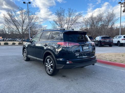Used 2018 Toyota RAV4 LE image 5