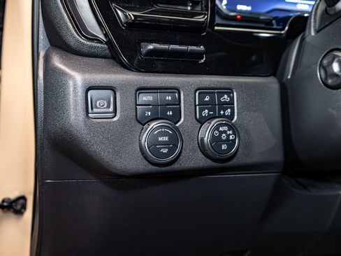 Used 2023 Chevrolet Silverado 1500 ZR2 w/ Technology Package AWD/4WD image 21