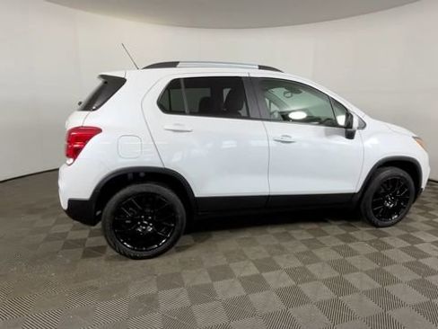 Used 2022 Chevrolet Trax LT w/ Driver Confidence Package AWD/4WD image 4