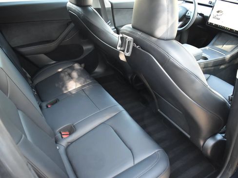 Used 2023 Tesla Model Y 2WD image 11