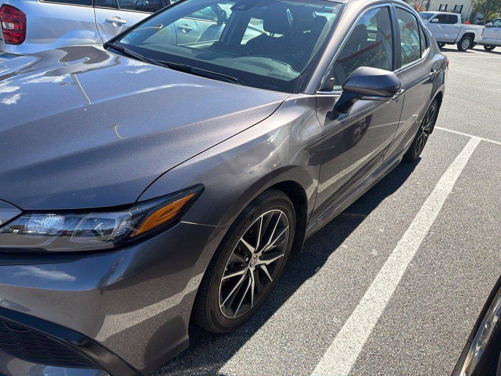 Used 2024 Toyota Camry SE w/ Cold Weather Package AWD/4WD image 1