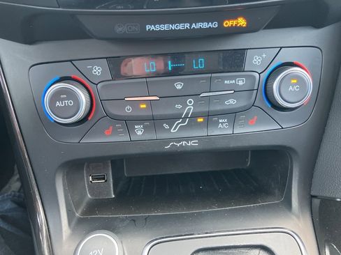 Used 2015 Ford Focus Titanium image 36