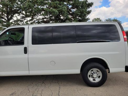 Used 2017 Chevrolet Express 2500 LS RWD image 19