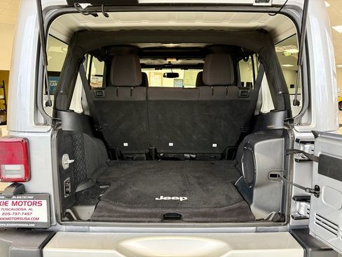 Used 2014 Jeep Wrangler Unlimited Sahara w/ Dual Top Group AWD/4WD image 9
