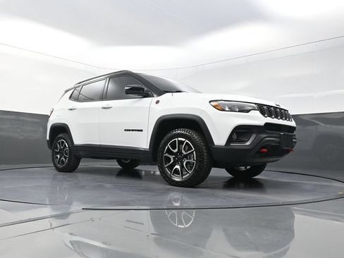 Used 2026 Jeep Compass Trailhawk AWD/4WD image 19