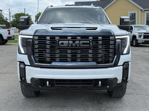 Used 2024 GMC Sierra 3500 Denali Ultimate AWD/4WD image 9