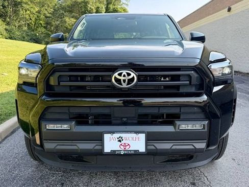 Used 2025 Toyota 4Runner SR5 AWD/4WD image 5