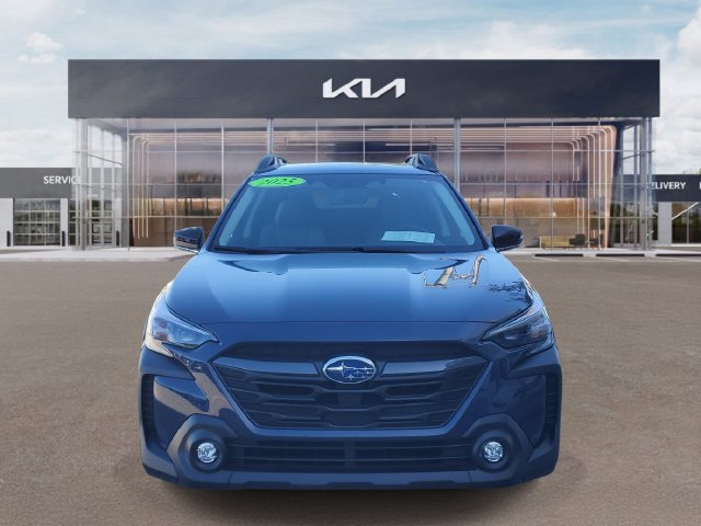 Used 2025 Subaru Outback Premium AWD/4WD image 2