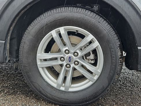 Used 2024 Ford Explorer XLT w/ Equipment Group 202A image 5