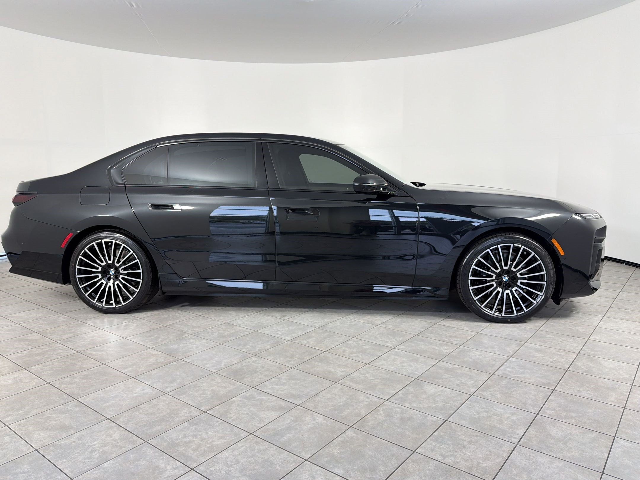 Used 2026 BMW i7 xDrive60 AWD/4WD image 7