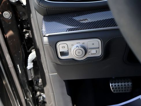 Certified 2022 Mercedes-Benz GLS 63 AMG 4MATIC image 38