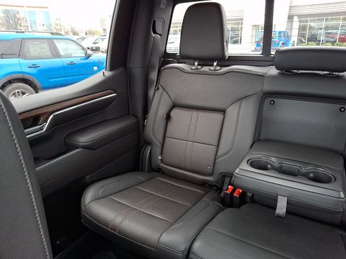 Used 2023 Chevrolet Silverado 1500 High Country w/ High Country Premium Package AWD/4WD image 17
