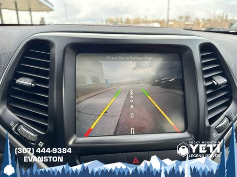 Used 2017 Jeep Cherokee Limited w/ Luxury Group image 32