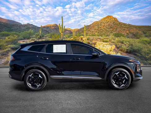 Certified 2026 Kia Sportage EX w/ EX Panoramic Sunroof Package AWD/4WD image 3