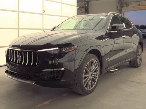 Used 2019 Maserati Levante GranLusso image 2