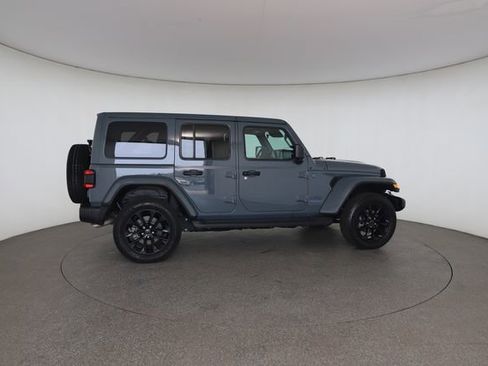 Used 2025 Jeep Wrangler Unlimited Sahara AWD/4WD image 21