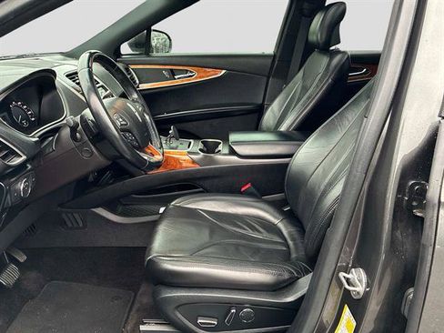 Used 2017 Lincoln MKX Reserve w/ Lincoln MKX Climate Package image 20