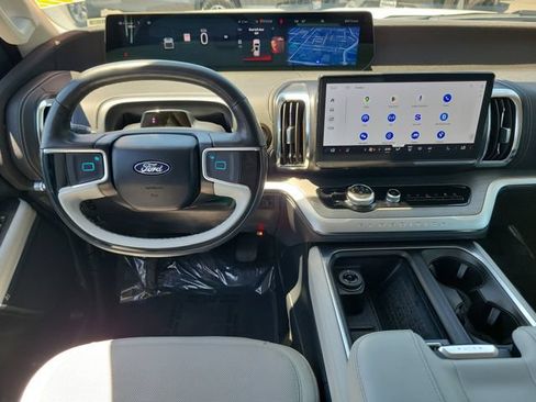 Certified 2025 Ford Expedition Max Platinum AWD/4WD image 4