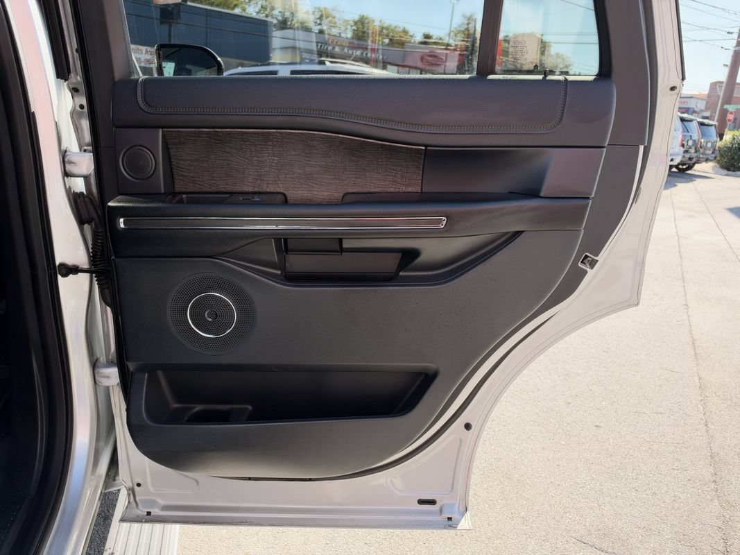 Used 2019 Ford Expedition Limited w/ Driver Assistance Package RWD image 27