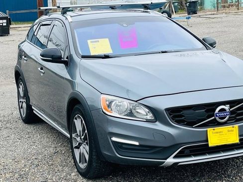 Used 2018 Volvo V60 T5 Cross Country w/ Convenience Package image 4