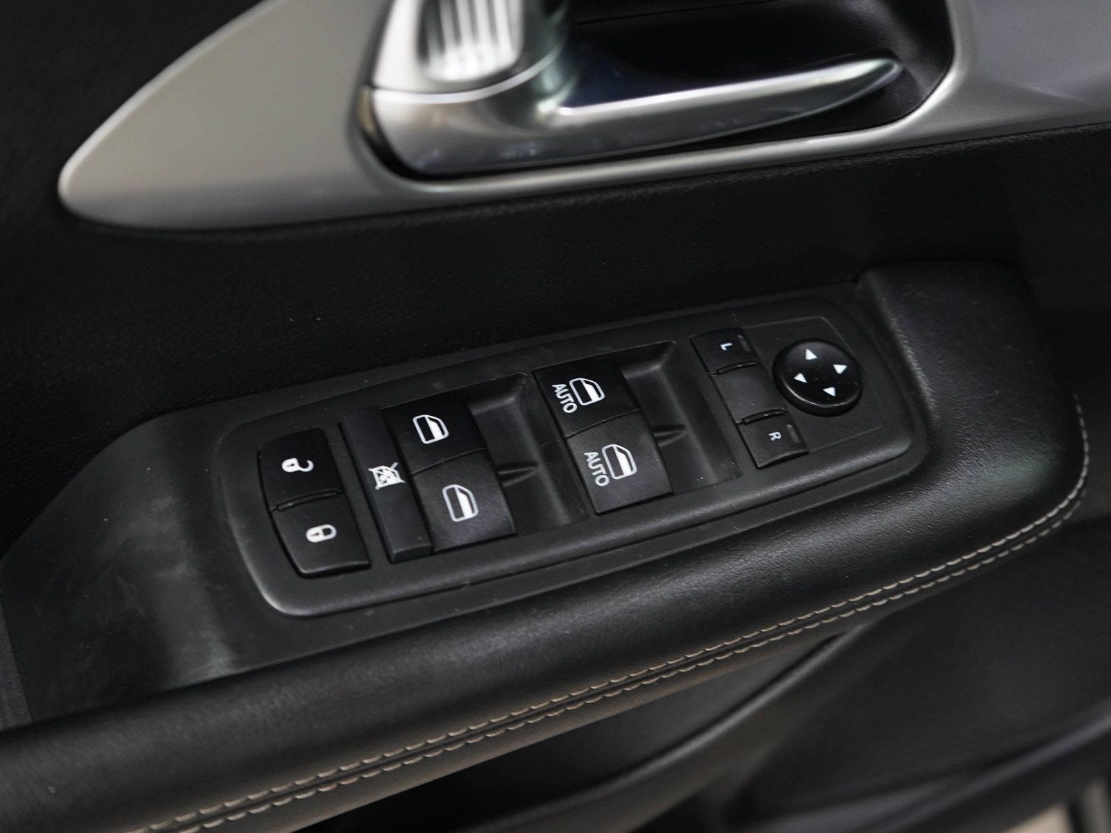 Used 2019 Chrysler Pacifica Touring Plus w/ S Appearance Package FWD image 22