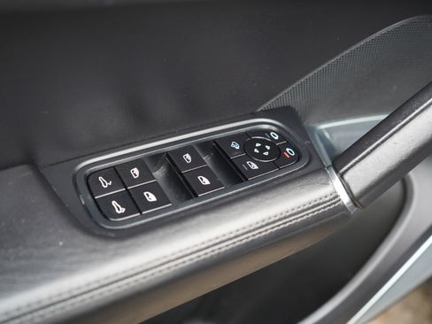 Used 2021 Porsche Cayenne Turbo image 26