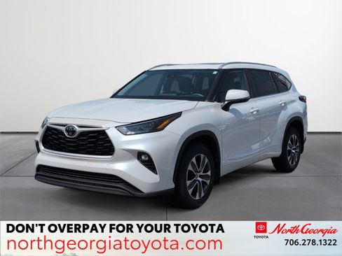 Used 2023 Toyota Highlander XLE FWD image 1