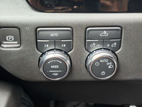Used 2024 GMC Sierra 1500 SLE AWD/4WD image 17