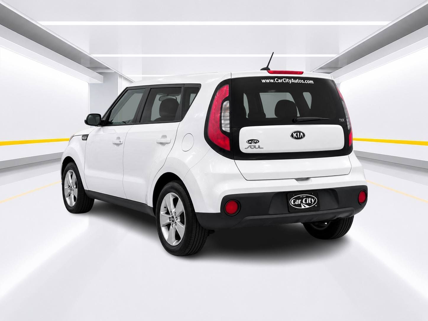 Used 2017 Kia Soul FWD image 3