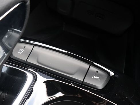 New 2026 Chevrolet Trax LT w/ Sunroof Package image 32