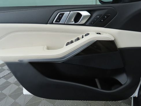 Used 2021 BMW X5 sDrive40i w/ Luxury Seating Package 2 image 25