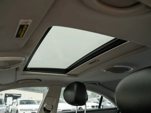 Used 2006 Mercedes-Benz CLS 500 w/ Entertainment Pkg image 17