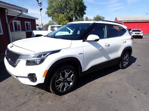 Used 2021 Kia Seltos EX AWD/4WD image 3