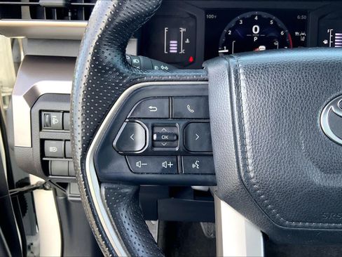 Used 2025 Toyota 4Runner SR5 AWD/4WD image 23