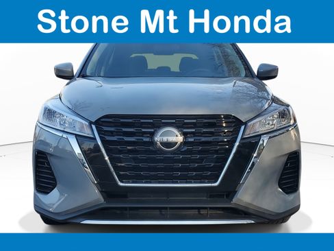Used 2024 Nissan Kicks SV image 2