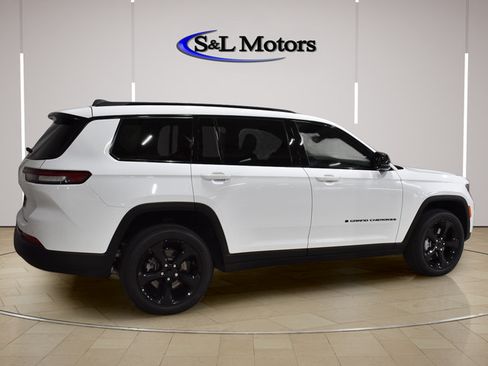 Used 2024 Jeep Grand Cherokee L Altitude AWD/4WD image 9
