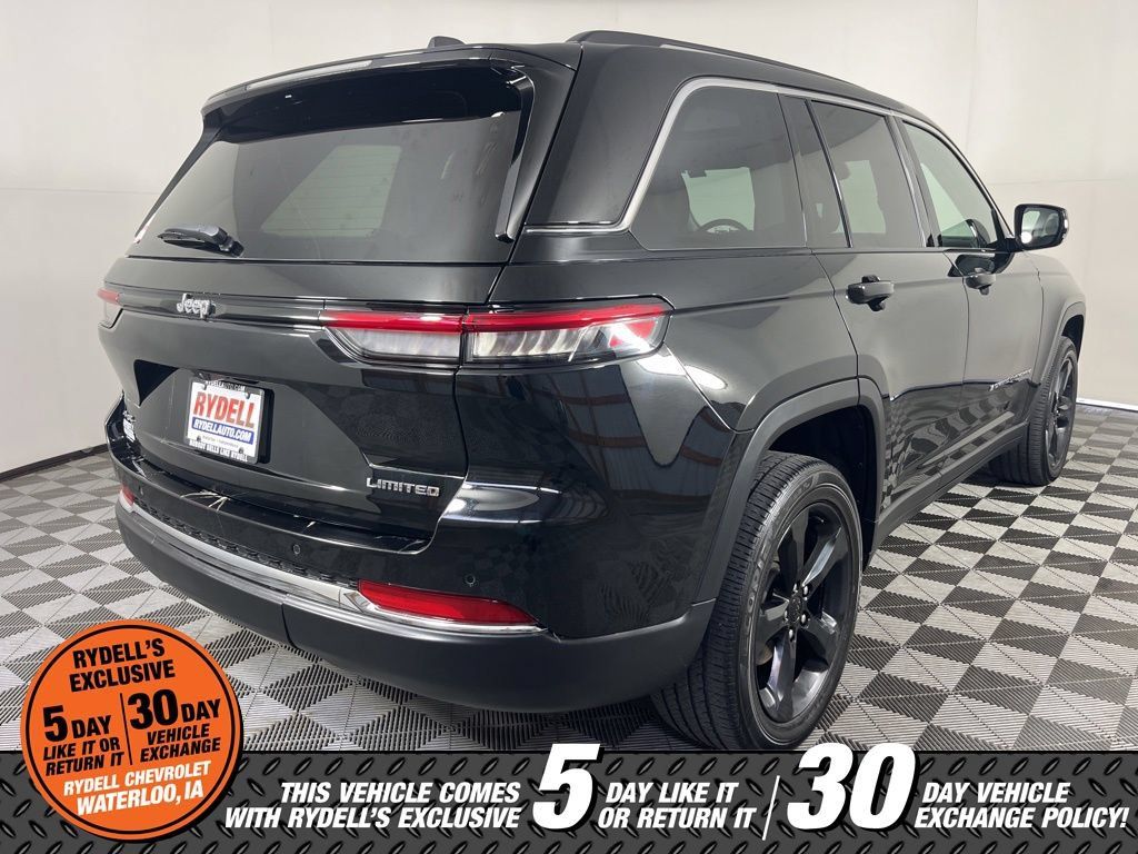 Used 2023 Jeep Grand Cherokee Limited w/ Luxury Tech Group II AWD/4WD image 4