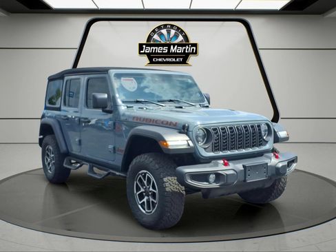 Used 2024 Jeep Wrangler Unlimited Rubicon w/ Technology Group AWD/4WD image 3
