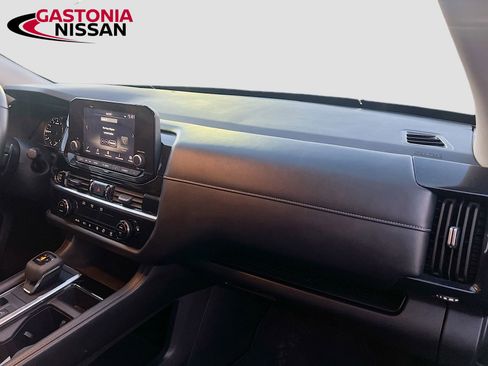 Used 2024 Nissan Pathfinder SV image 37