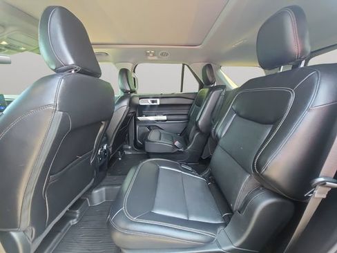 Used 2021 Ford Explorer Limited w/ Equipment Group 301A AWD/4WD image 12