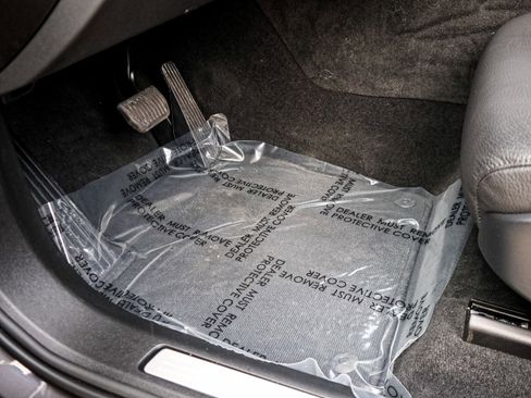 Used 2025 Volvo XC60 B5 Plus image 16