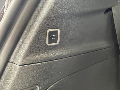 Used 2025 Chrysler Pacifica Select FWD image 37