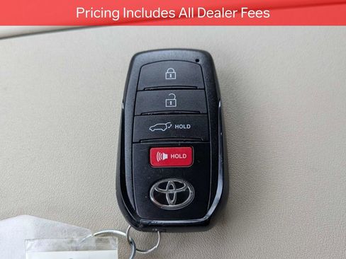 Used 2024 Toyota Highlander Platinum FWD image 32