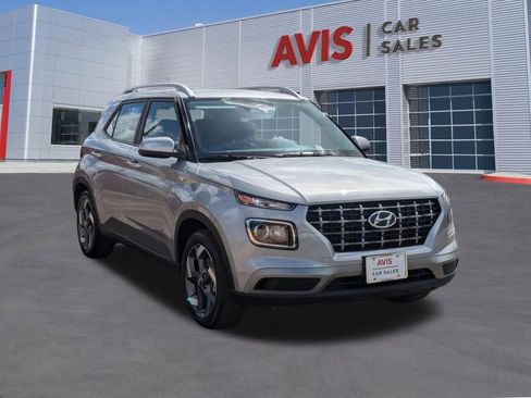 Used 2025 Hyundai Venue SEL FWD image 3