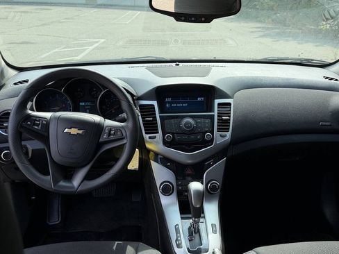 Used 2016 Chevrolet Cruze LT FWD image 10
