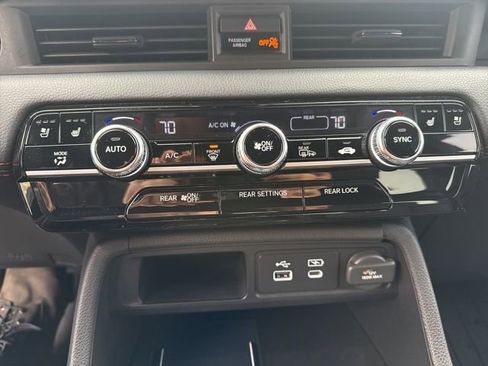 Used 2025 Honda Pilot Black Edition image 33